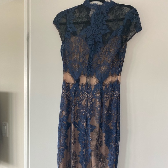 Lace pencil skirt blue size small - Picture 2 of 2